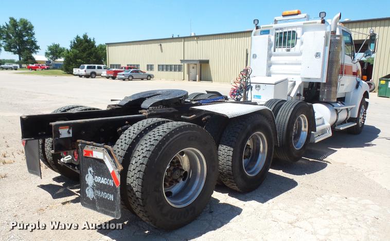 image for item DA6431 2008 Sterling L9500 semi truck