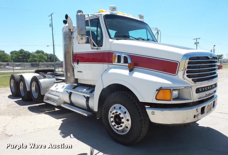 image for item DA6431 2008 Sterling L9500 semi truck