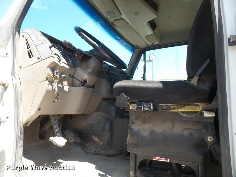 image for item DA6431 2008 Sterling L9500 semi truck