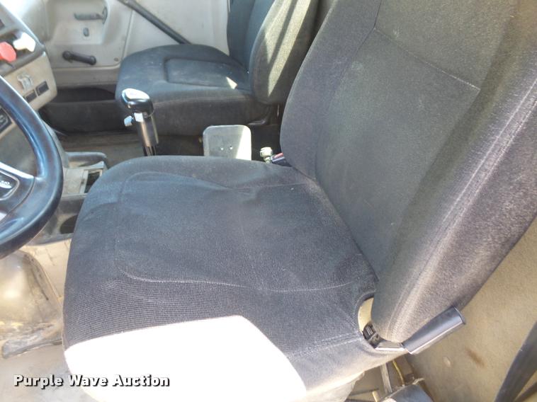 image for item DA6431 2008 Sterling L9500 semi truck