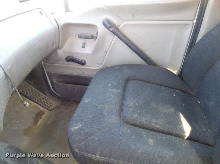 image for item DA6431 2008 Sterling L9500 semi truck