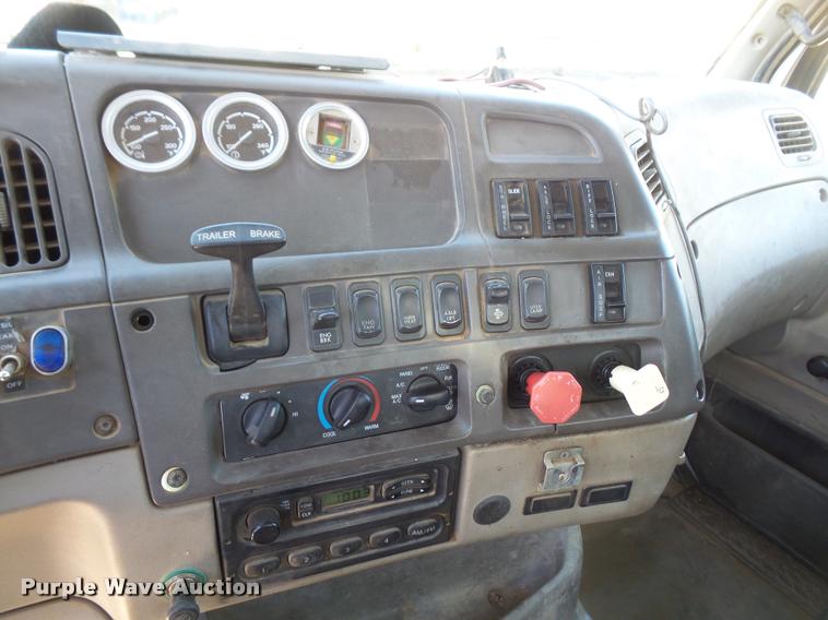 image for item DA6431 2008 Sterling L9500 semi truck