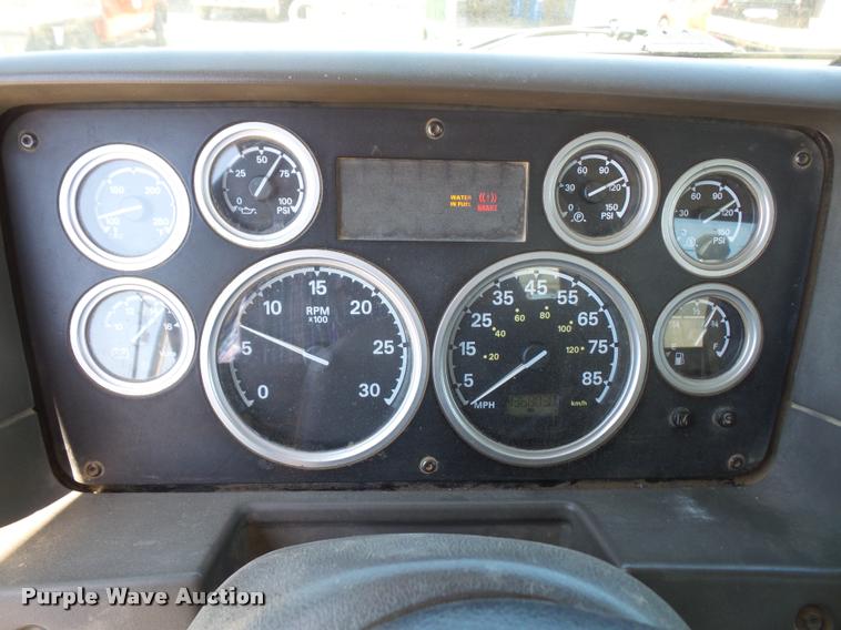 image for item DA6431 2008 Sterling L9500 semi truck