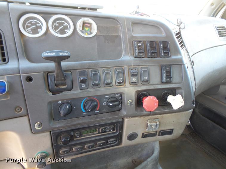 image for item DA6431 2008 Sterling L9500 semi truck