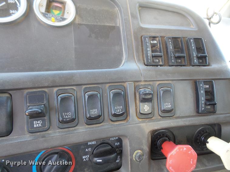 image for item DA6431 2008 Sterling L9500 semi truck