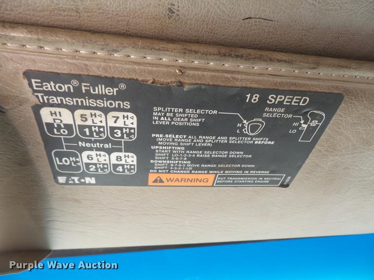 image for item DA6431 2008 Sterling L9500 semi truck