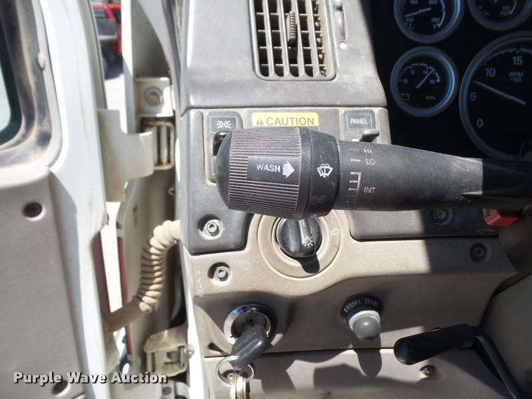 image for item DA6431 2008 Sterling L9500 semi truck