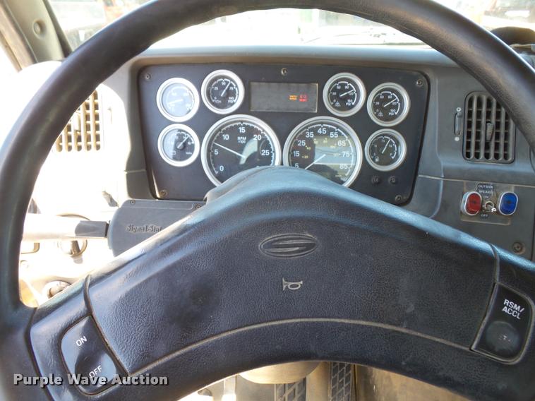 image for item DA6431 2008 Sterling L9500 semi truck