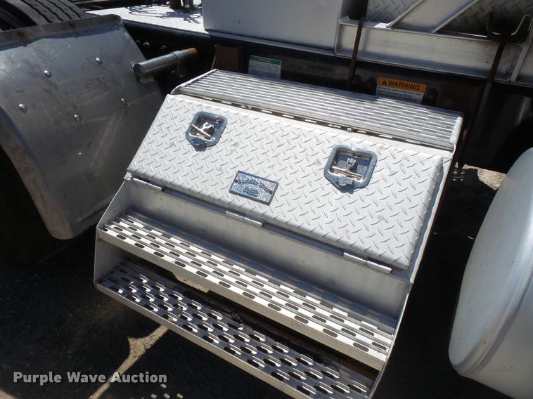 image for item DA6431 2008 Sterling L9500 semi truck