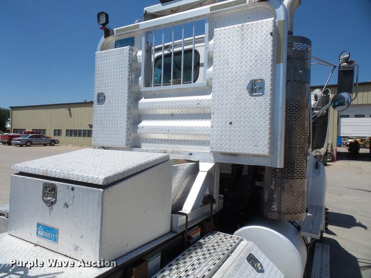 image for item DA6431 2008 Sterling L9500 semi truck