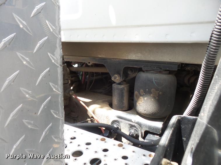 image for item DA6431 2008 Sterling L9500 semi truck