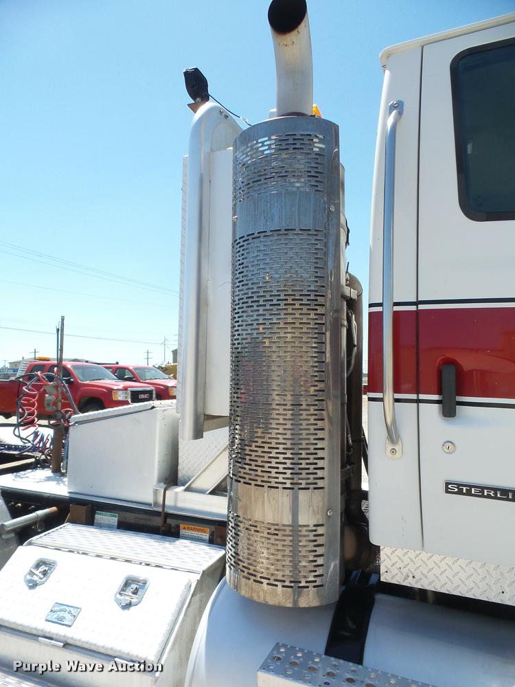 image for item DA6431 2008 Sterling L9500 semi truck