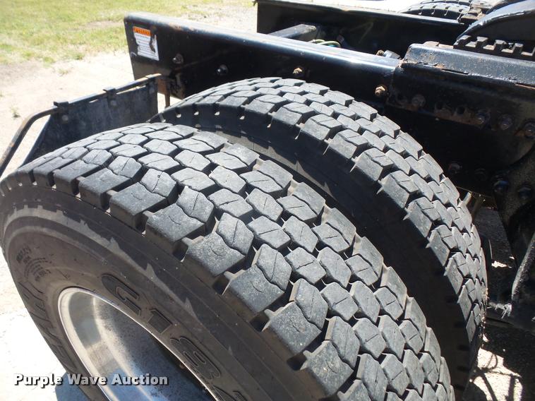 image for item DA6431 2008 Sterling L9500 semi truck