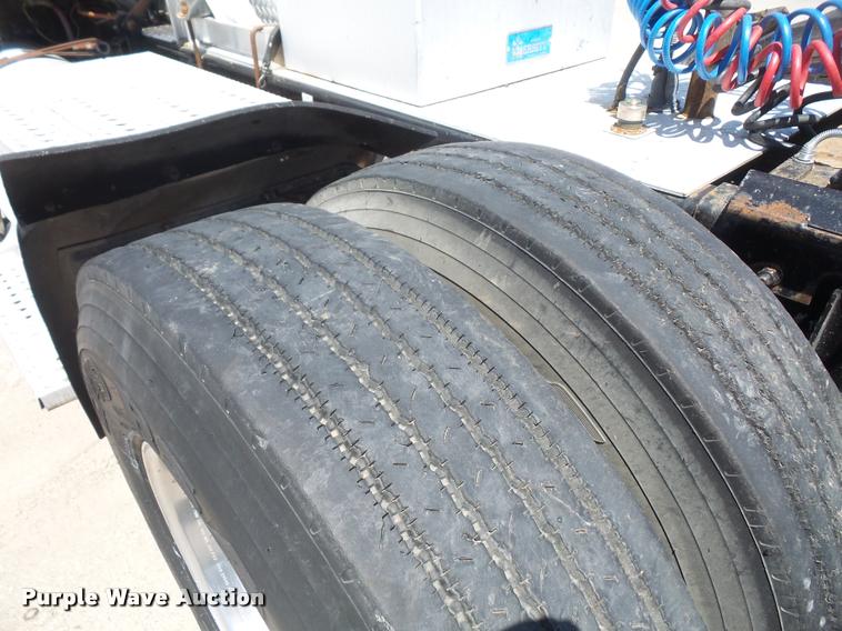 image for item DA6431 2008 Sterling L9500 semi truck