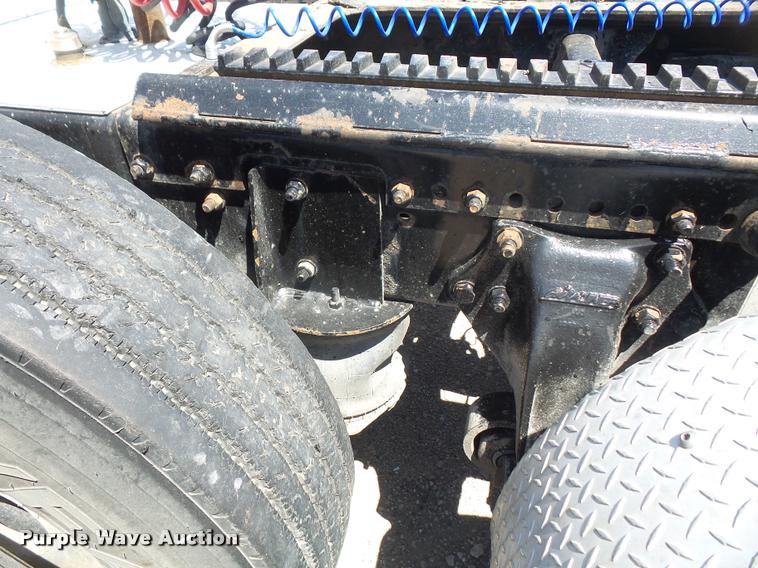 image for item DA6431 2008 Sterling L9500 semi truck