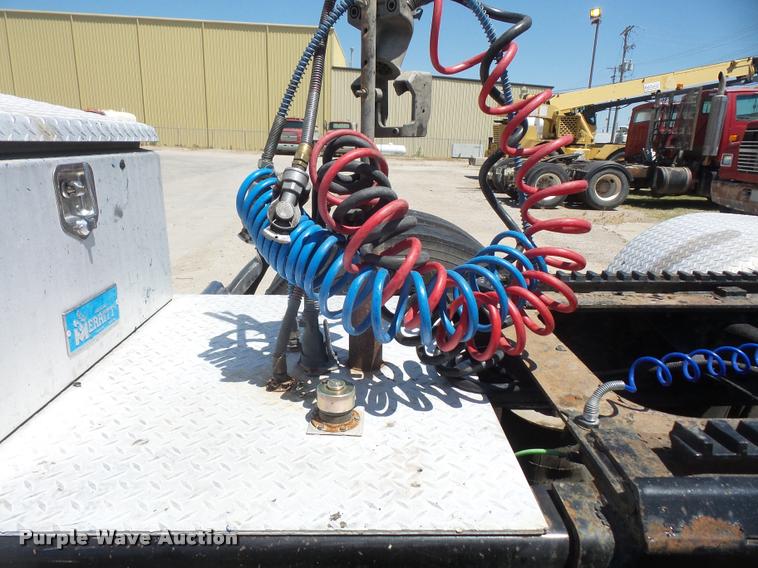 image for item DA6431 2008 Sterling L9500 semi truck