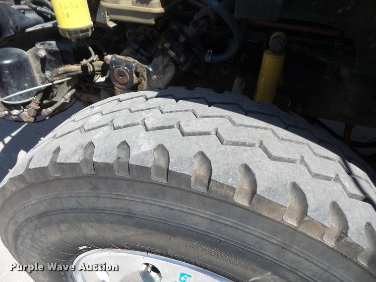 image for item DA6431 2008 Sterling L9500 semi truck