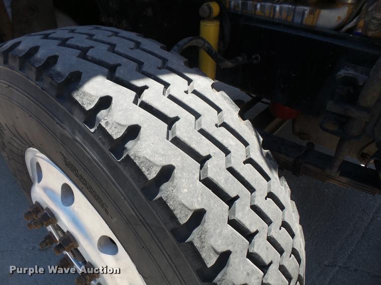 image for item DA6431 2008 Sterling L9500 semi truck