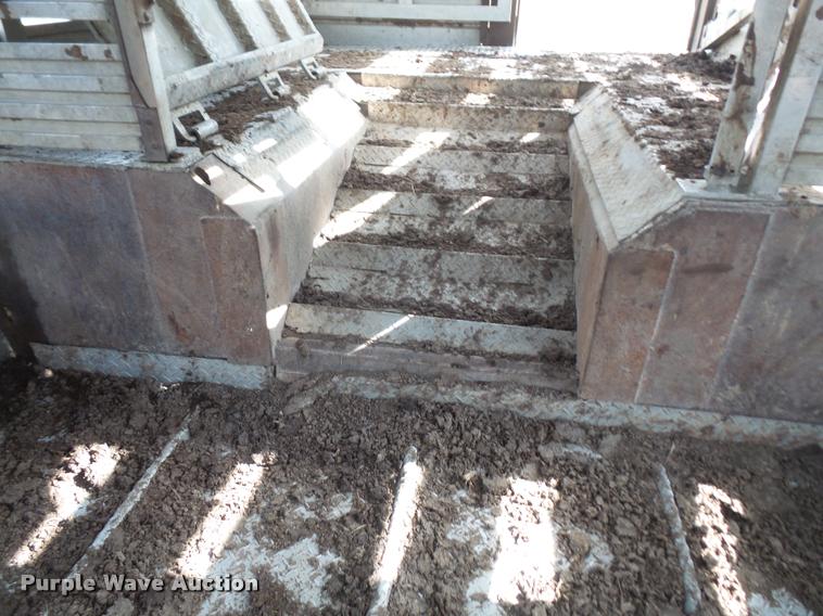 image for item DA6437 1976 American livestock trailer