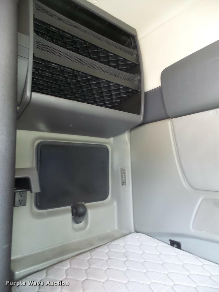 image for item DA6439 2012 International ProStar semi truck