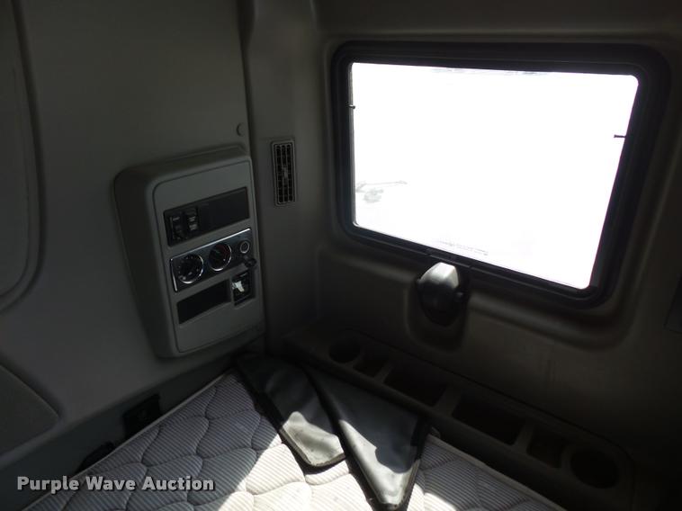 image for item DA6439 2012 International ProStar semi truck