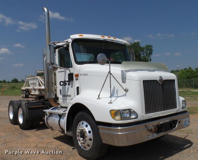 image for item DA6771 2005 International 9200i semi truck