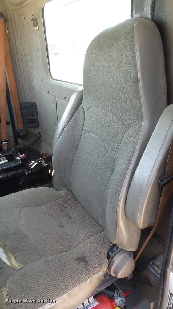 image for item DA6771 2005 International 9200i semi truck