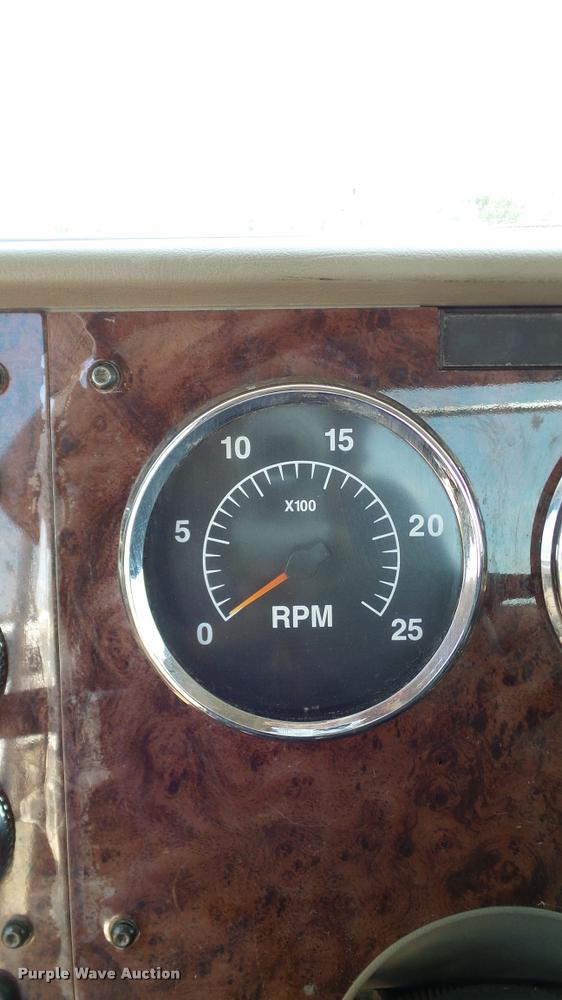 image for item DA6771 2005 International 9200i semi truck