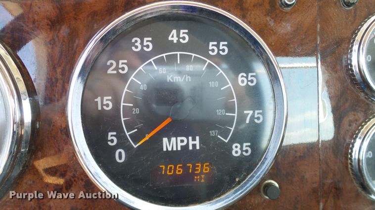 image for item DA6771 2005 International 9200i semi truck