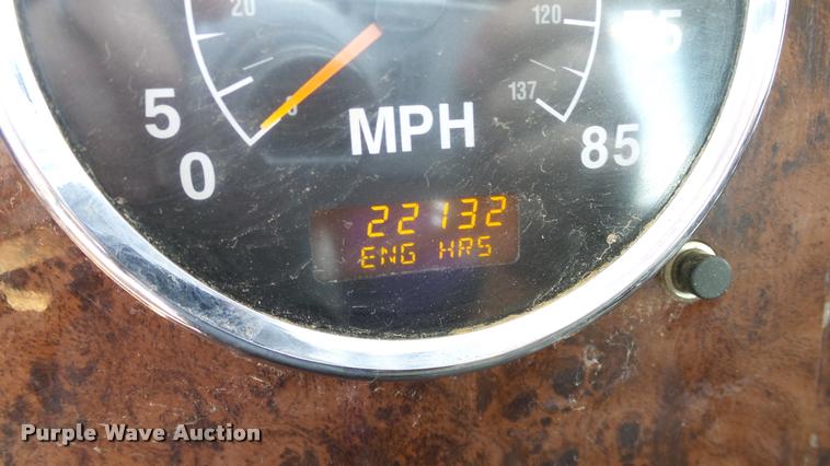 image for item DA6771 2005 International 9200i semi truck