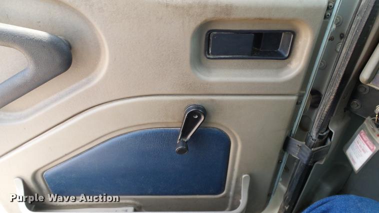 image for item DA6771 2005 International 9200i semi truck