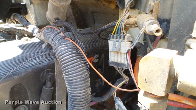 image for item DA6771 2005 International 9200i semi truck