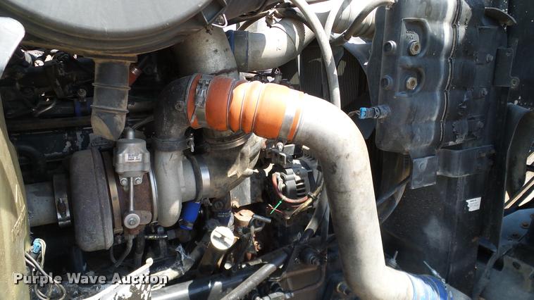 image for item DA6771 2005 International 9200i semi truck