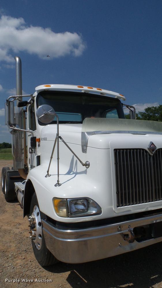 image for item DA6771 2005 International 9200i semi truck