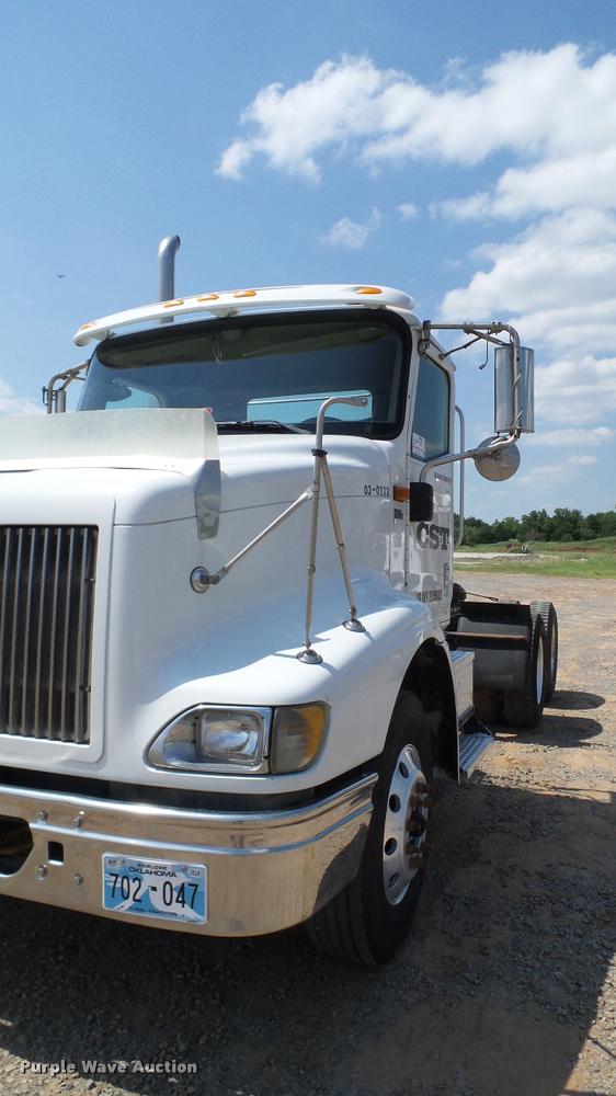image for item DA6771 2005 International 9200i semi truck