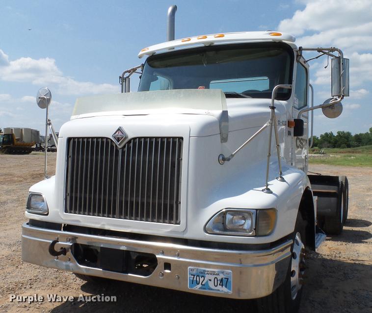 image for item DA6771 2005 International 9200i semi truck