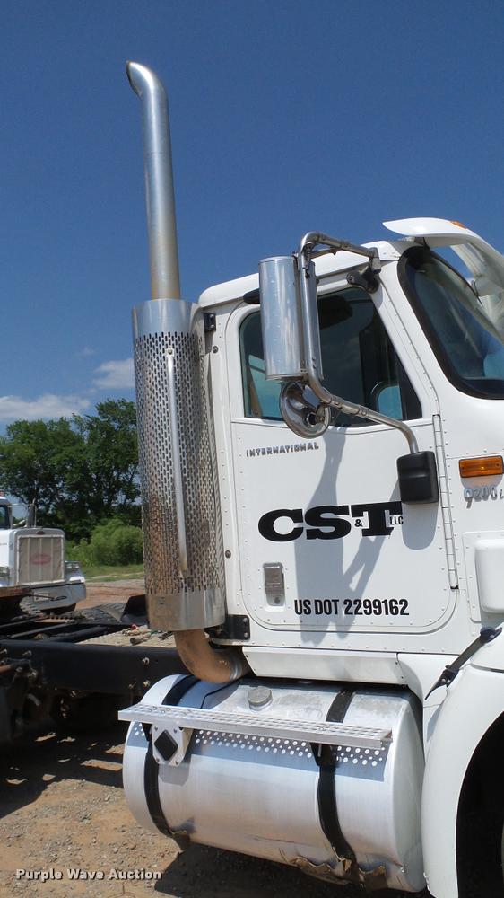 image for item DA6771 2005 International 9200i semi truck