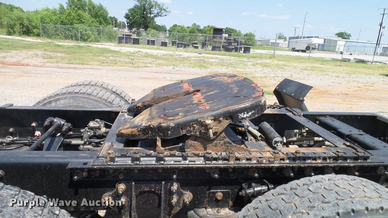 image for item DA6771 2005 International 9200i semi truck