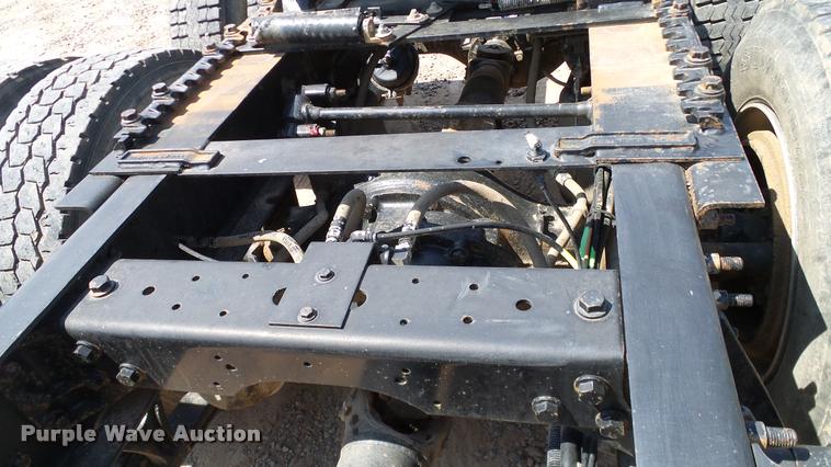 image for item DA6771 2005 International 9200i semi truck