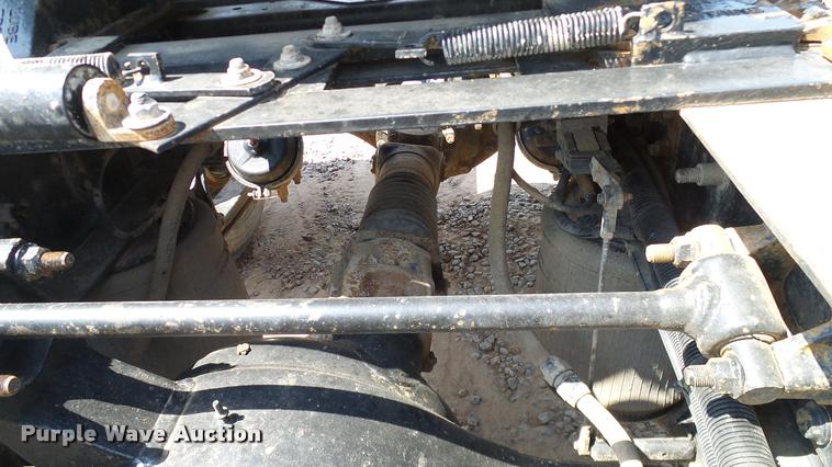 image for item DA6771 2005 International 9200i semi truck