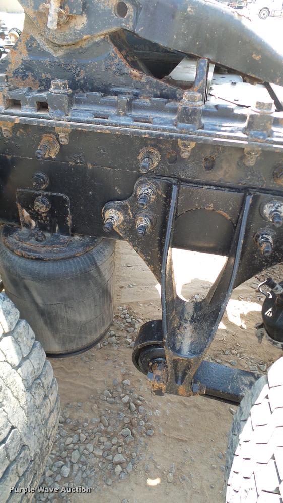 image for item DA6771 2005 International 9200i semi truck