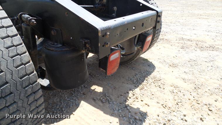 image for item DA6771 2005 International 9200i semi truck