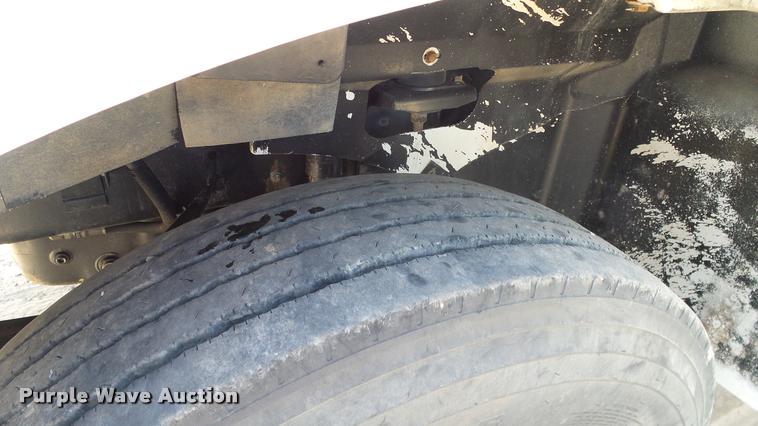 image for item DA6771 2005 International 9200i semi truck