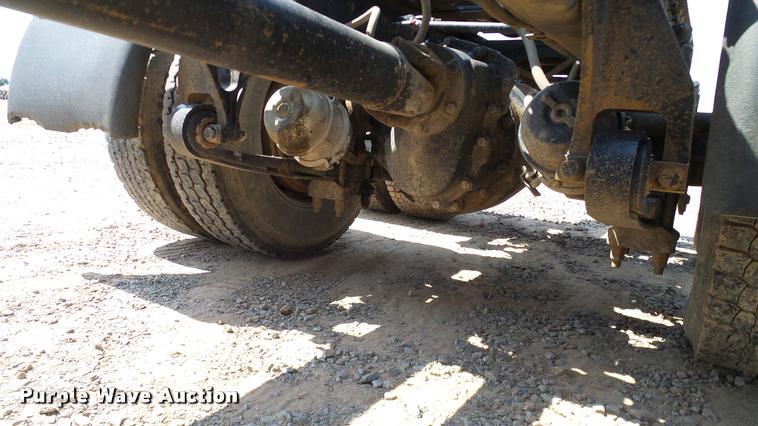 image for item DA6771 2005 International 9200i semi truck