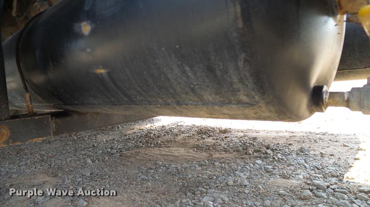 image for item DA6771 2005 International 9200i semi truck