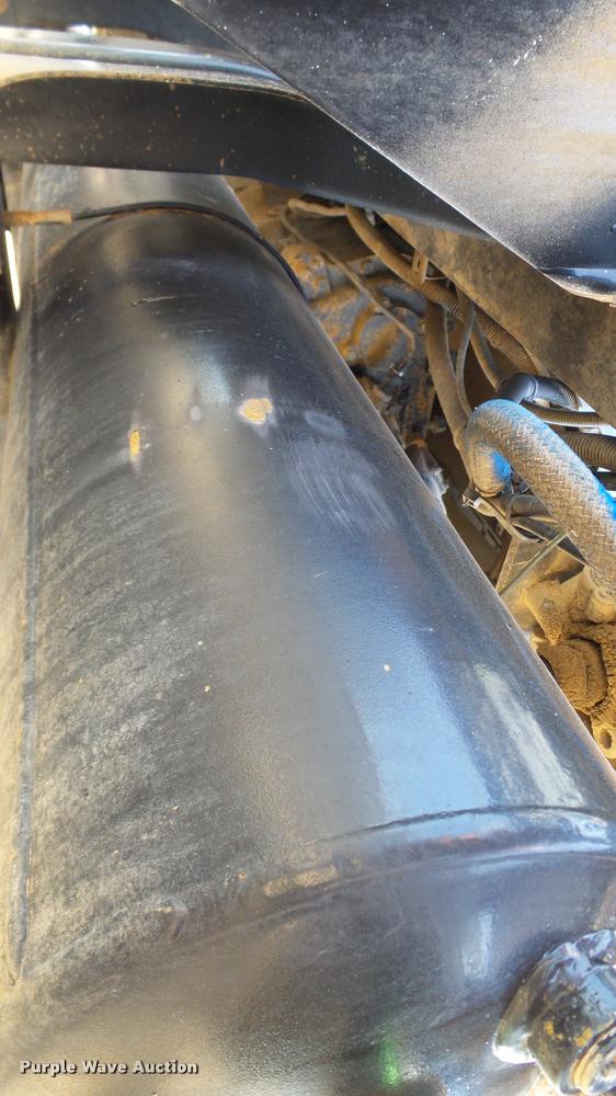 image for item DA6771 2005 International 9200i semi truck