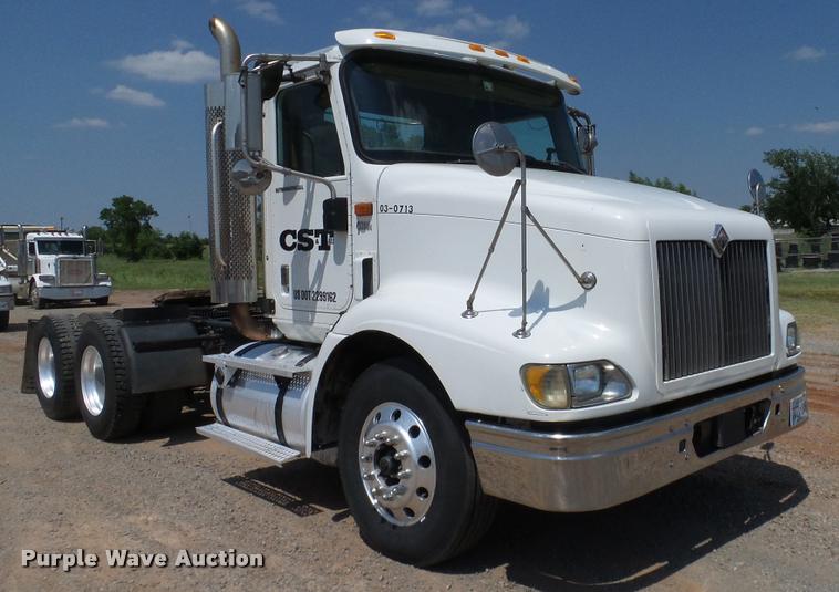 image for item DA6772 2005 International 9200i semi truck