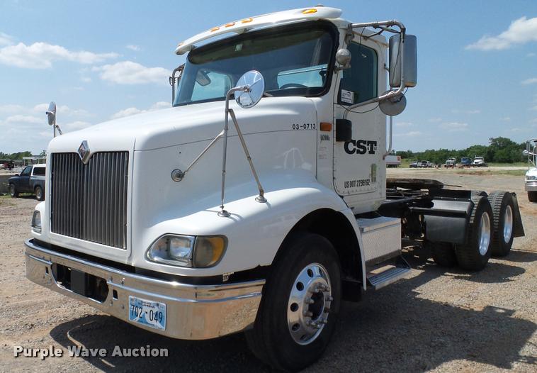 image for item DA6772 2005 International 9200i semi truck