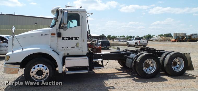 image for item DA6772 2005 International 9200i semi truck