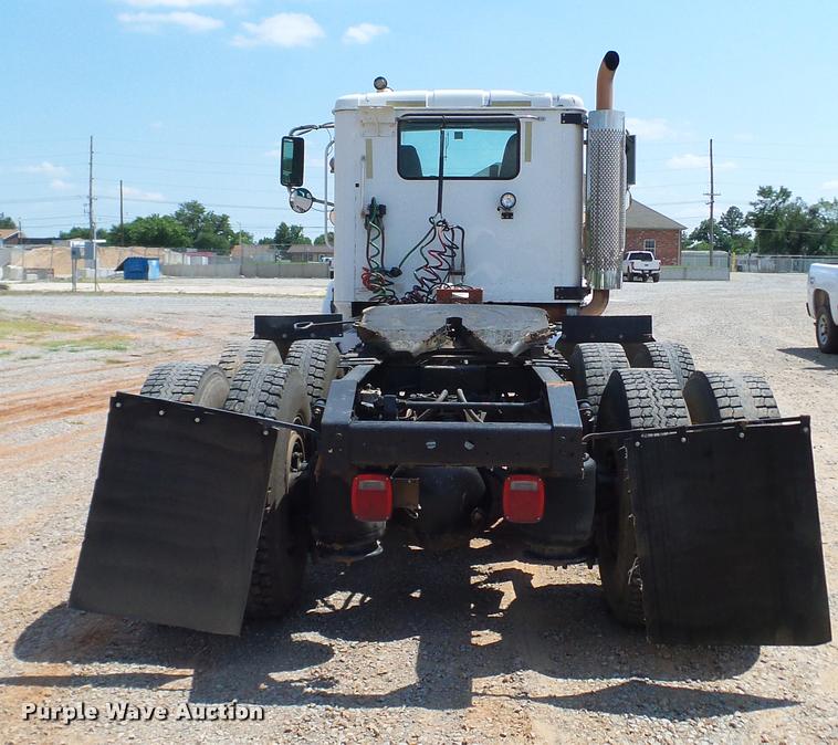 image for item DA6772 2005 International 9200i semi truck